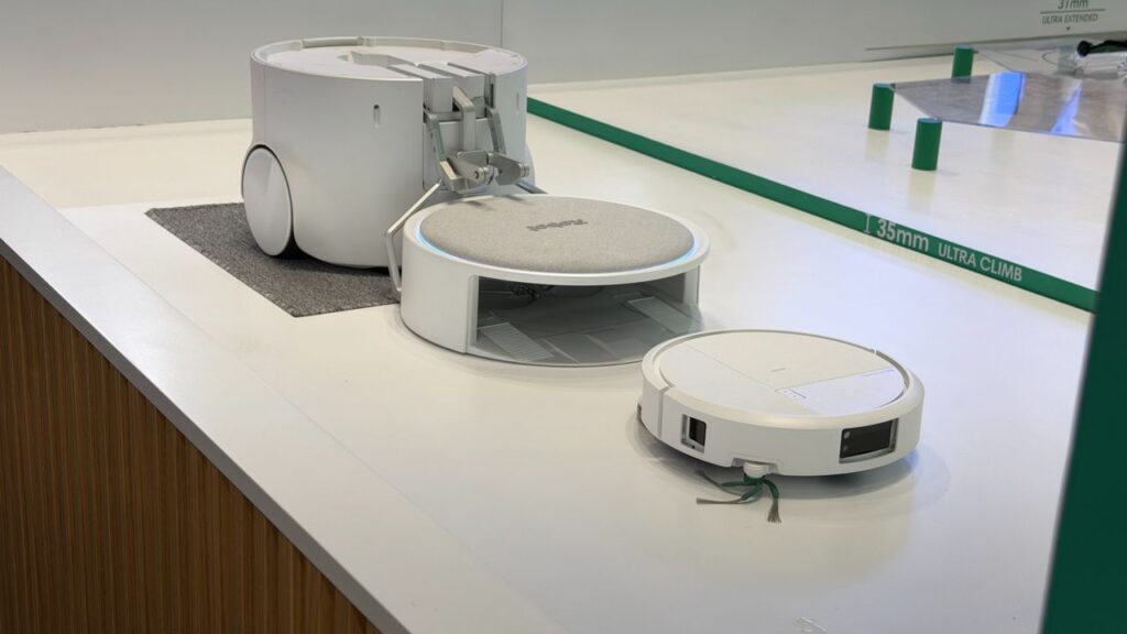 iRobot Roomba Duo: robot odkurzacz z mniejszym robotem w środku