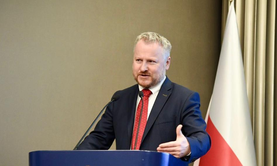 Wiceminister finansów: UE musi pilnie dostosować nadzór finansowy do zagrożeń AI