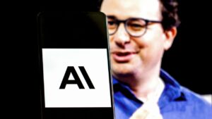 Szef Anthropic ostrzega: roje AI mogą przejąć internet za 6-12 miesięcy