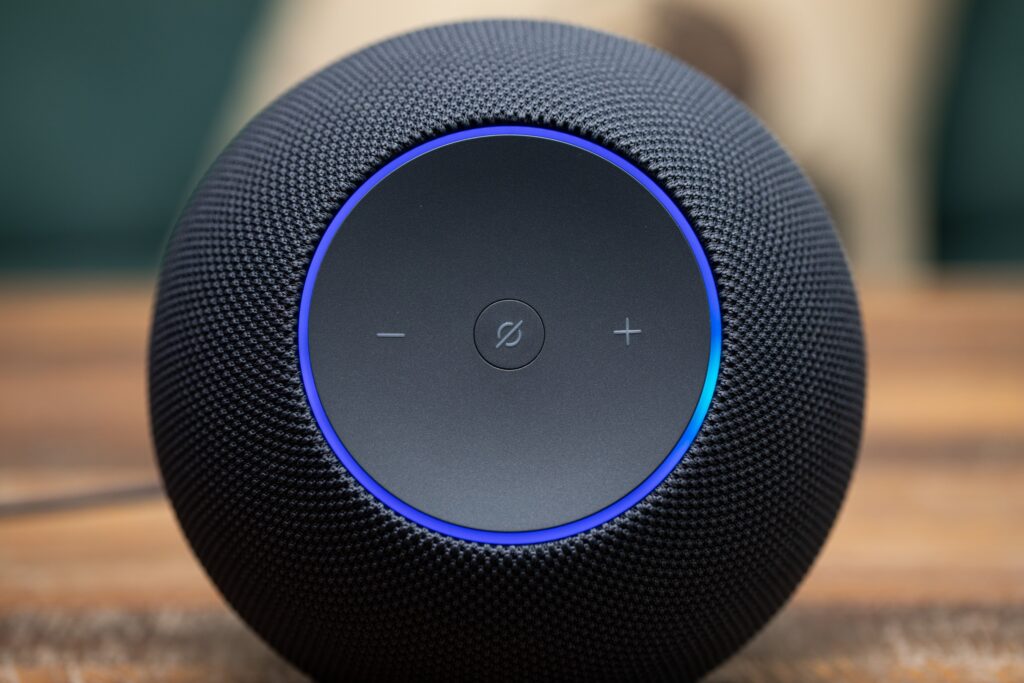 Alexa Plus śpiewa 'lalala’ w kółko – niepokojący błąd asystenta AI
