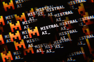 Mistral prezentuje Le Chonk – model AI do cyberbezpieczeństwa pod kontrolą firmy