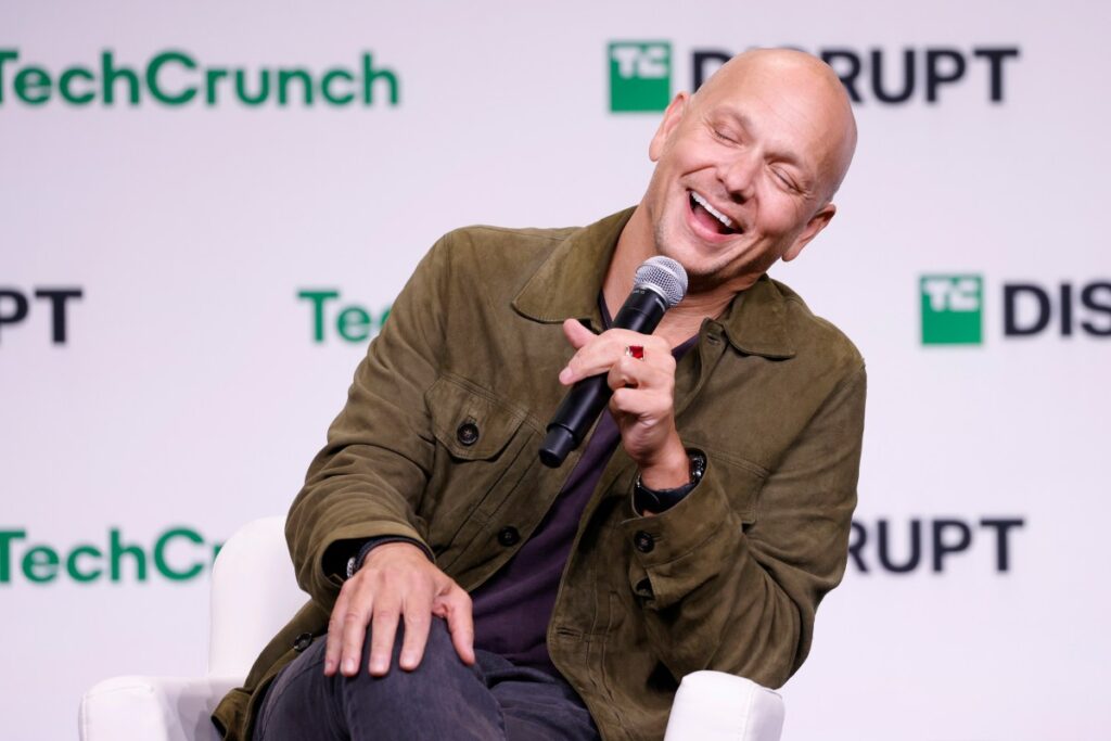 Tony Fadell: pierwsza fala gadżetów AI zawiodła – co przyniesie kolejna?